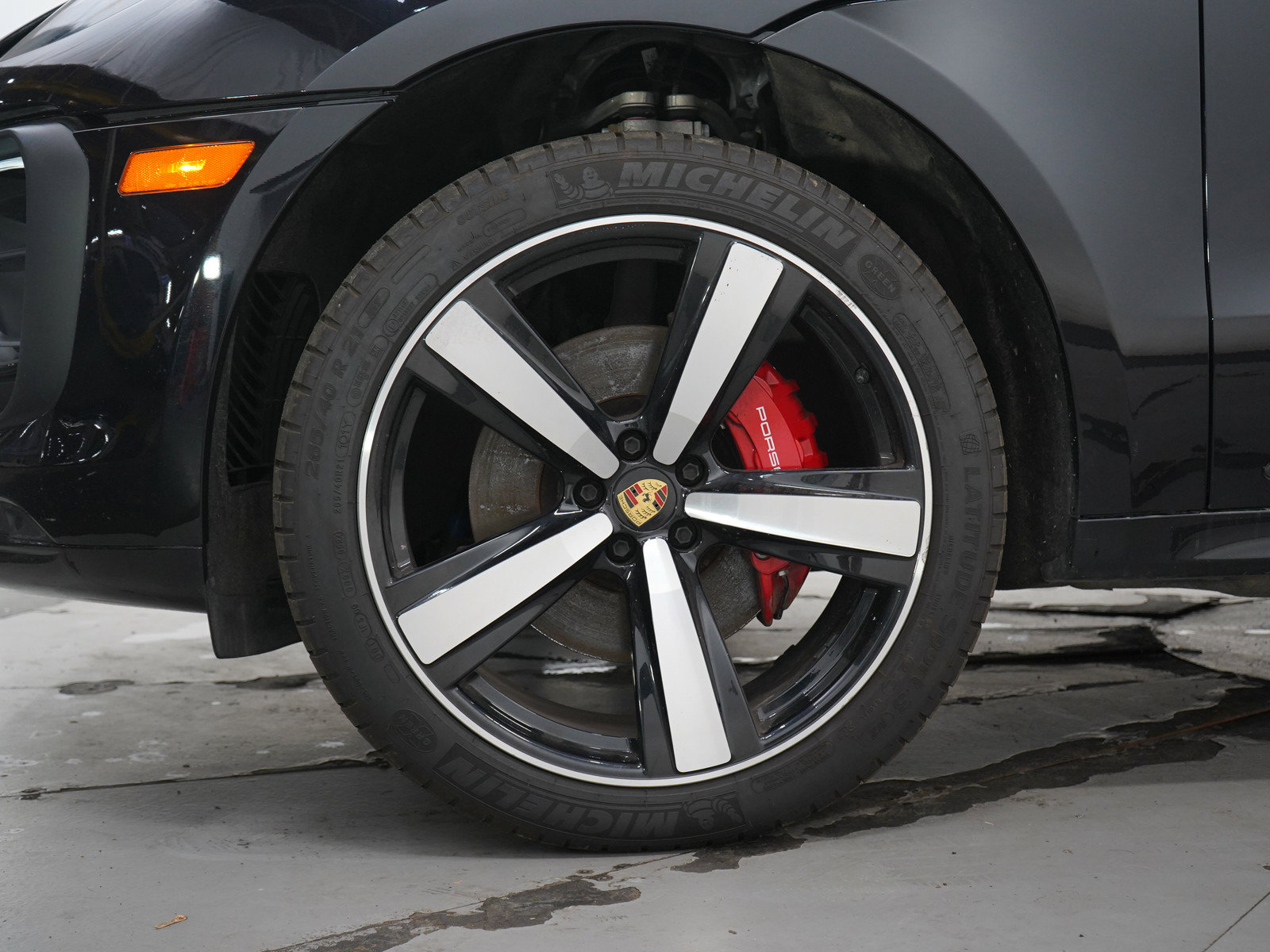 Used 2024 Porsche Macan S AWD/4WD image 30