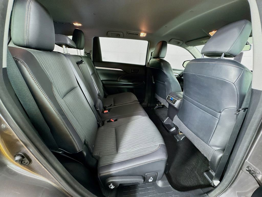 Used 2014 Toyota Highlander Plus FWD image 33