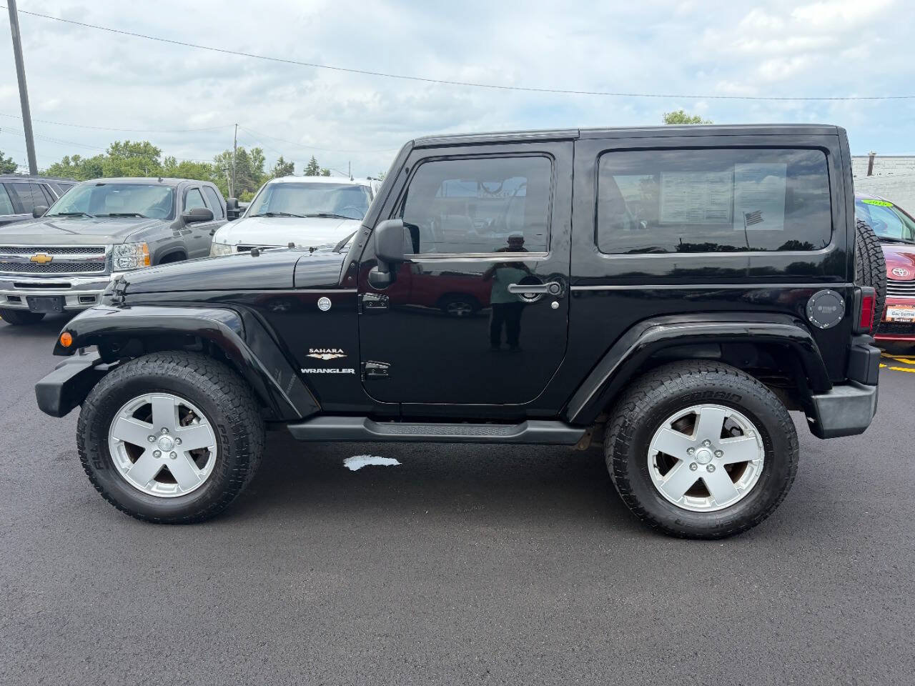 Used 2012 Jeep Wrangler Sahara AWD/4WD image 2
