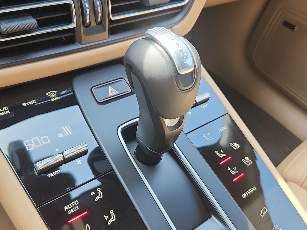 Certified 2025 Porsche Macan image 15