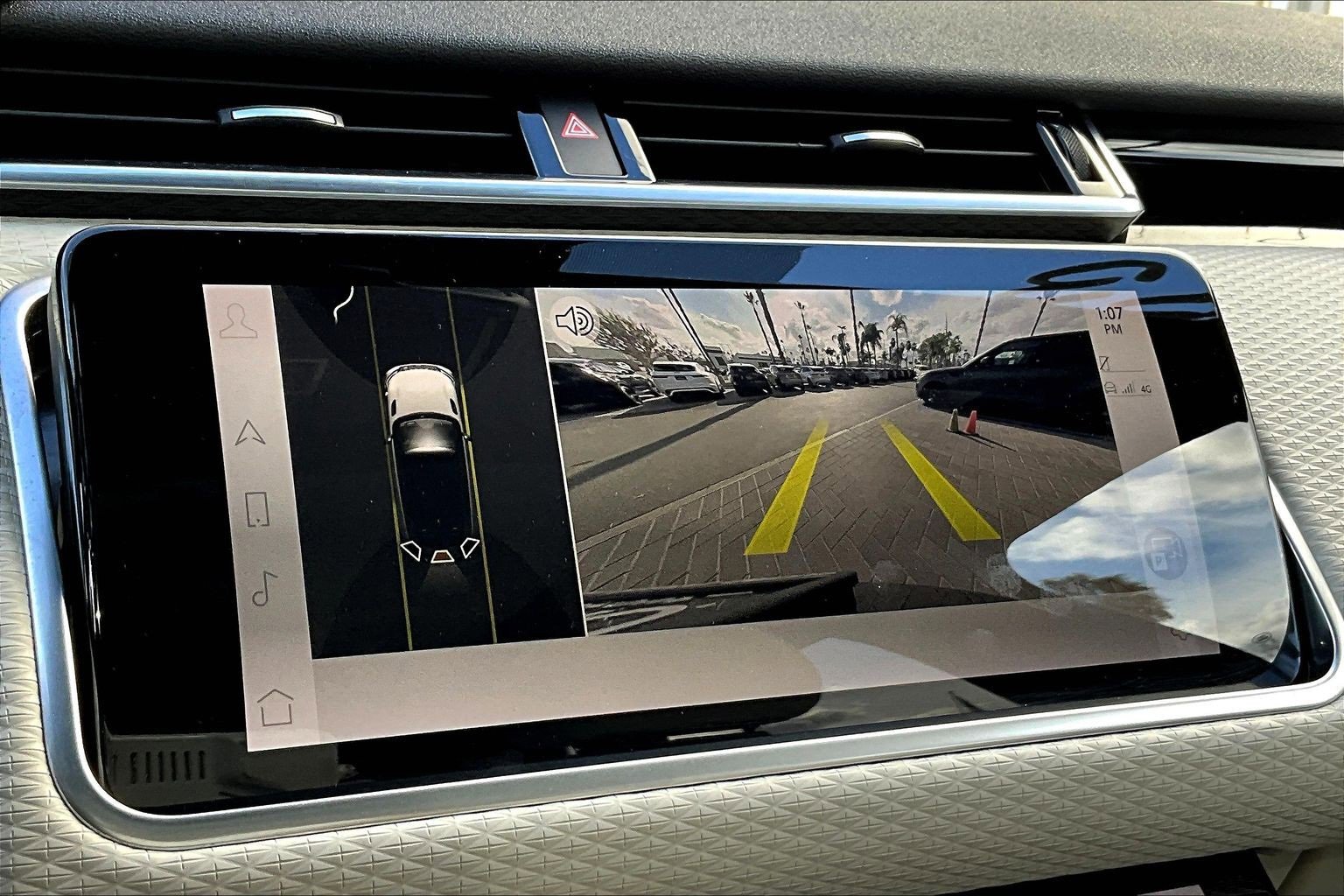 Used 2023 Land Rover Range Rover Velar R-Dynamic S image 21