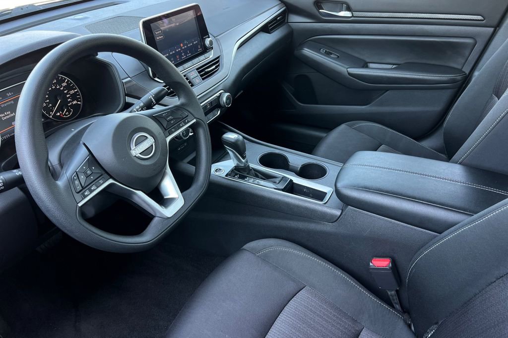 Used 2025 Nissan Altima 2.5 SV image 12