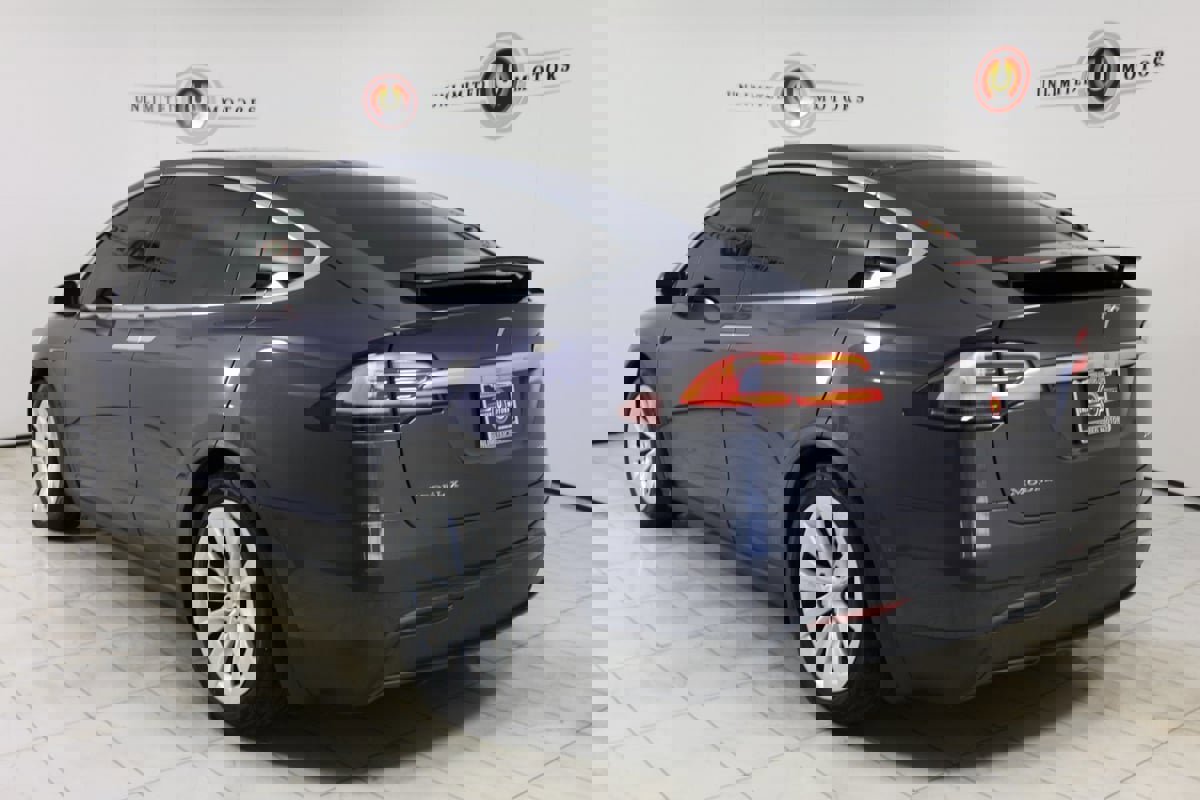 Used 2017 Tesla Model X 75D image 3