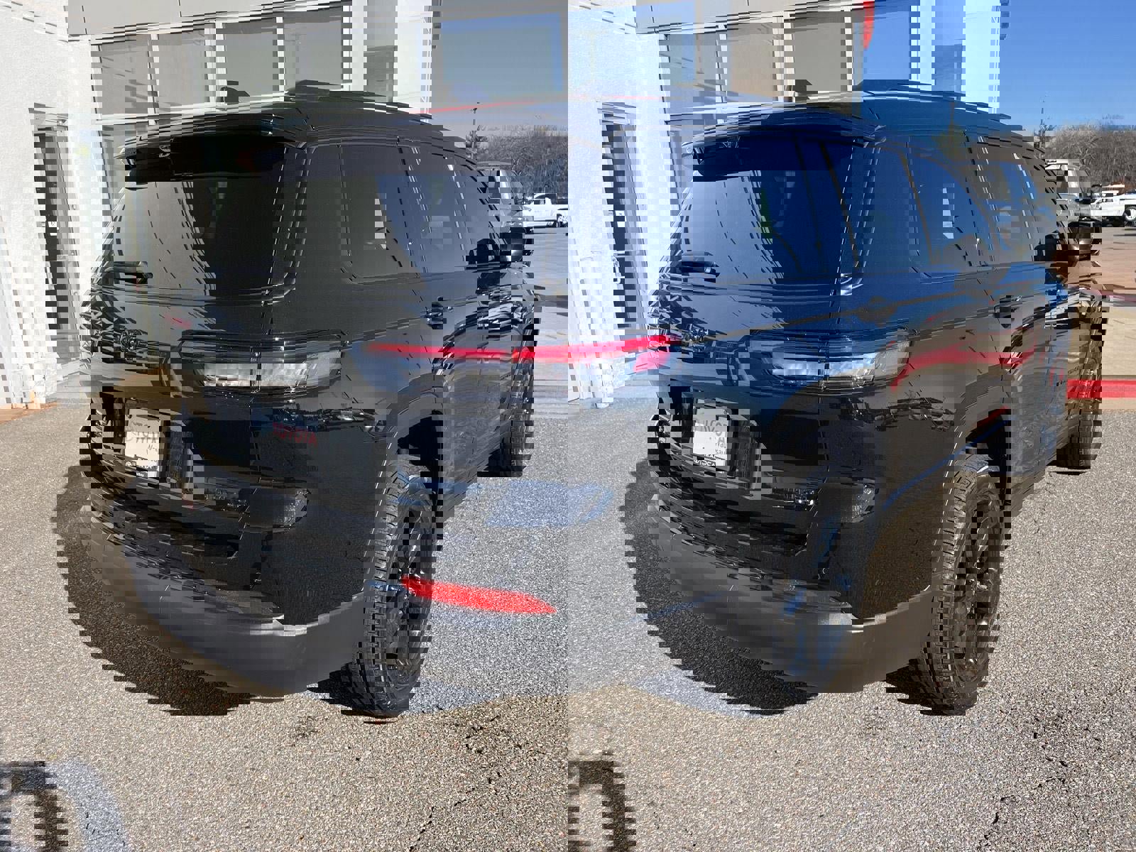 Used 2025 Jeep Grand Cherokee L Limited w/ Luxury Tech Group II image 35