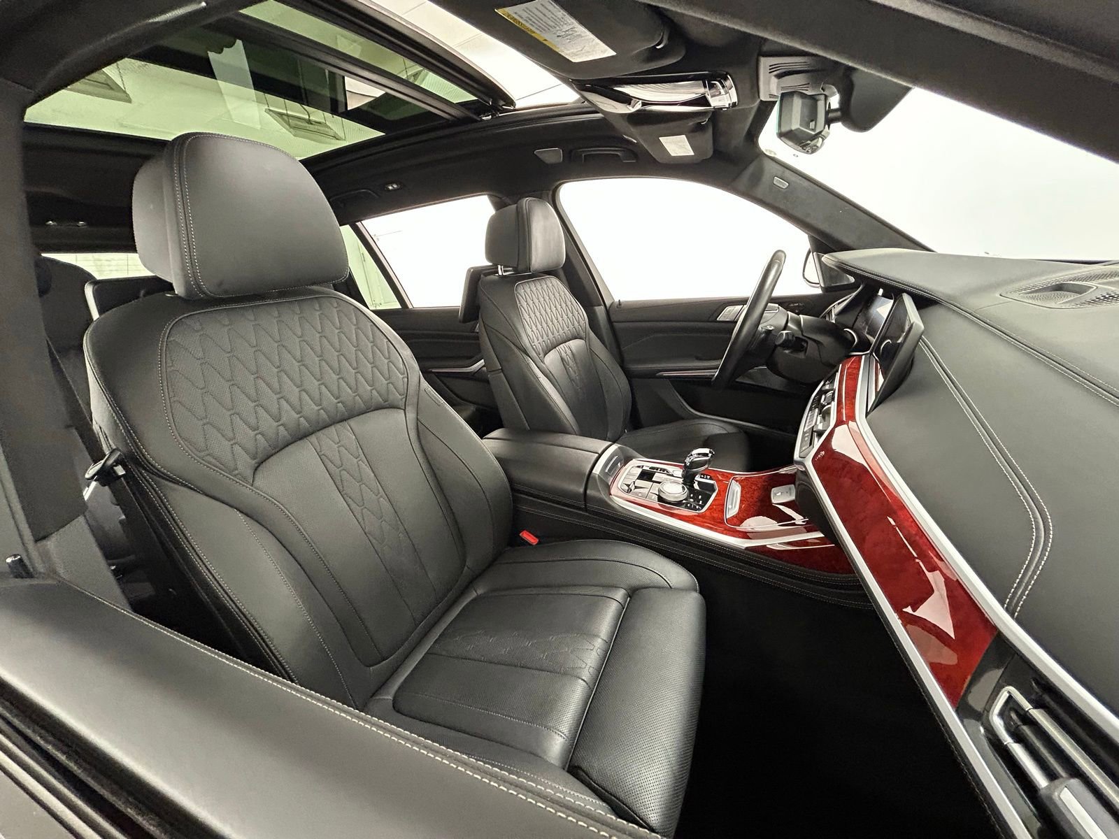 Used 2022 BMW ALPINA XB7 image 45