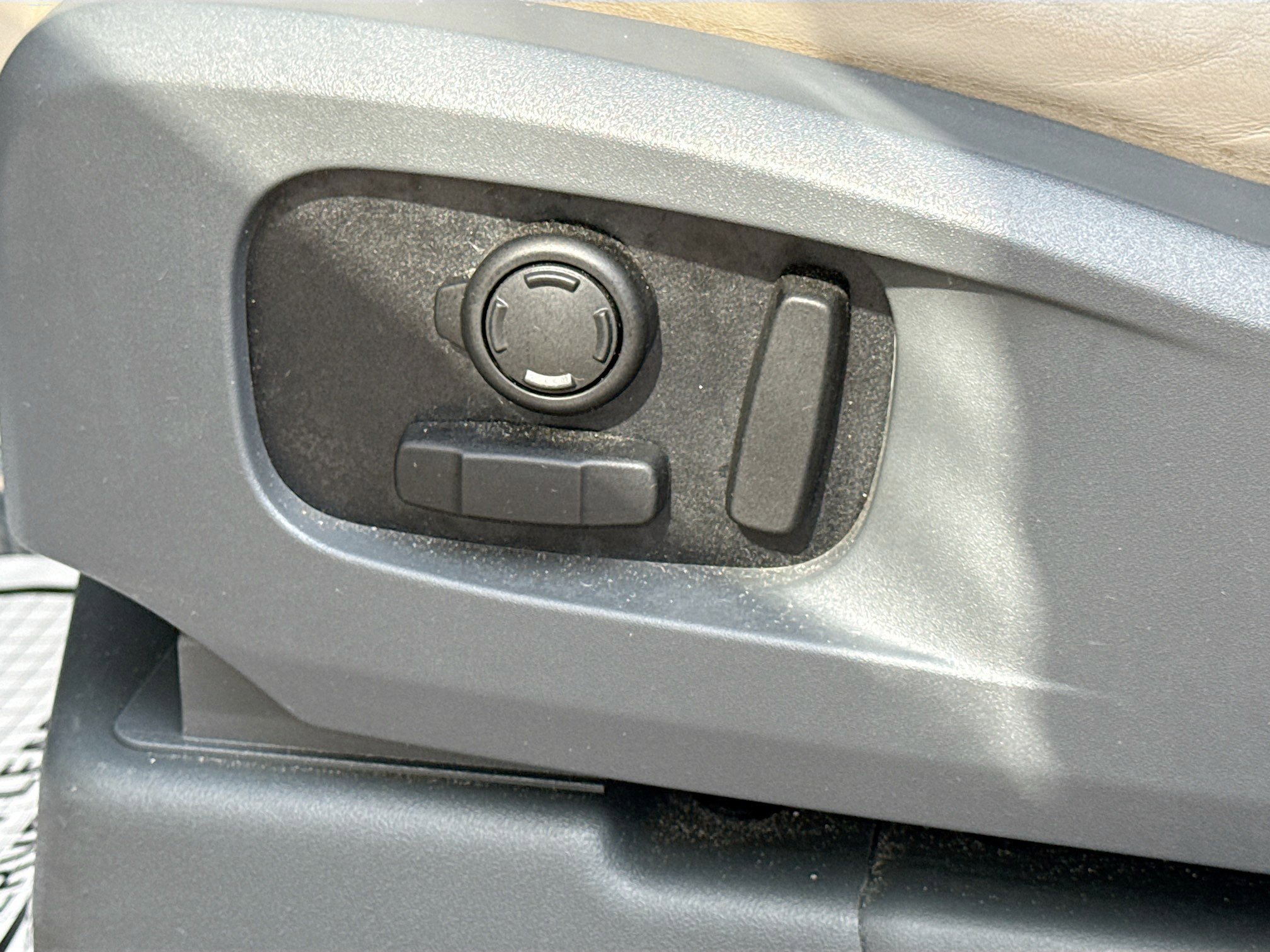 Certified 2022 Land Rover Defender 110 XS Edition image 25