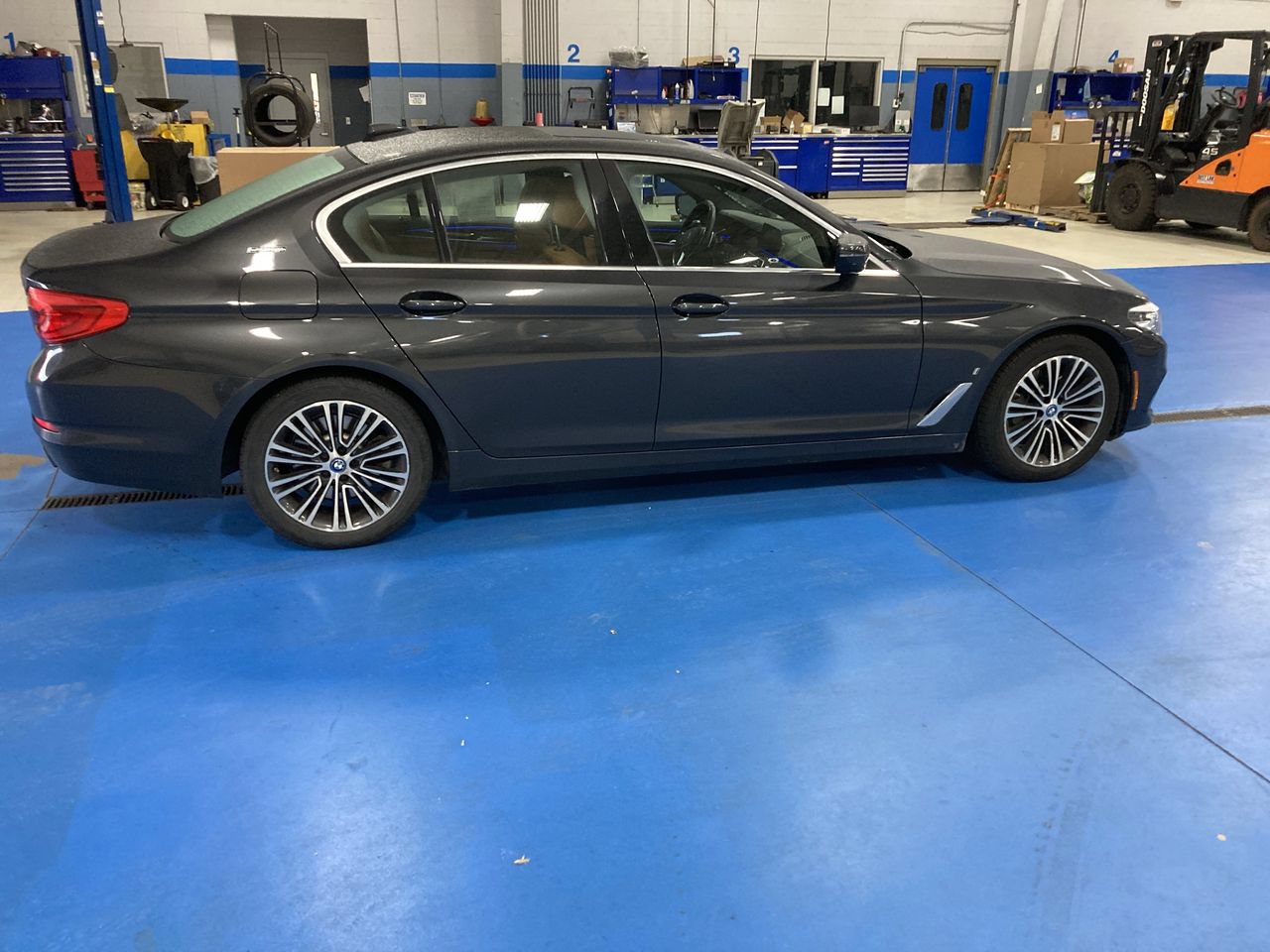 Used 2019 BMW 530e xDrive w/ Convenience Package AWD/4WD image 8