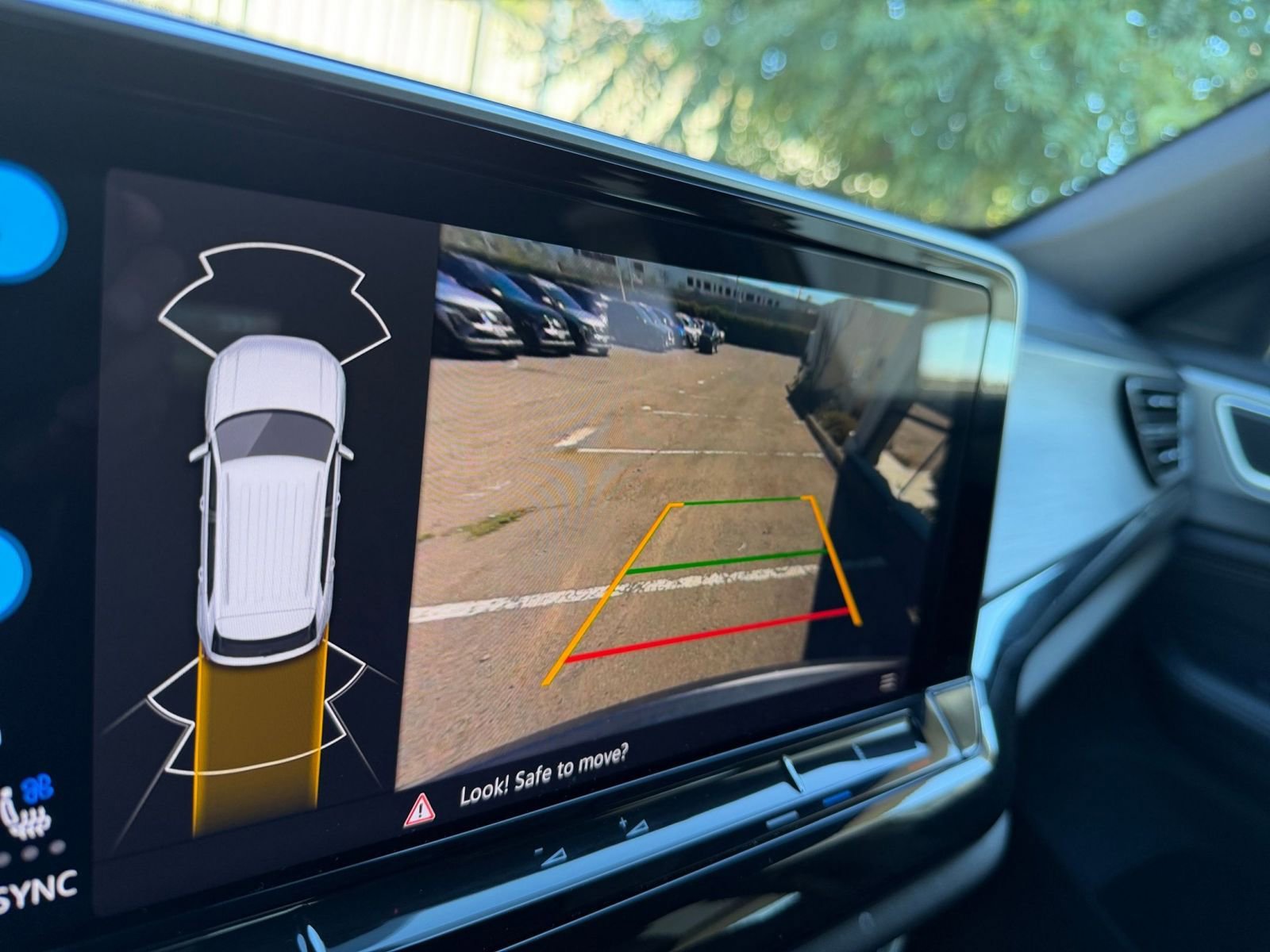 Used 2025 Volkswagen Atlas Cross Sport SE image 17