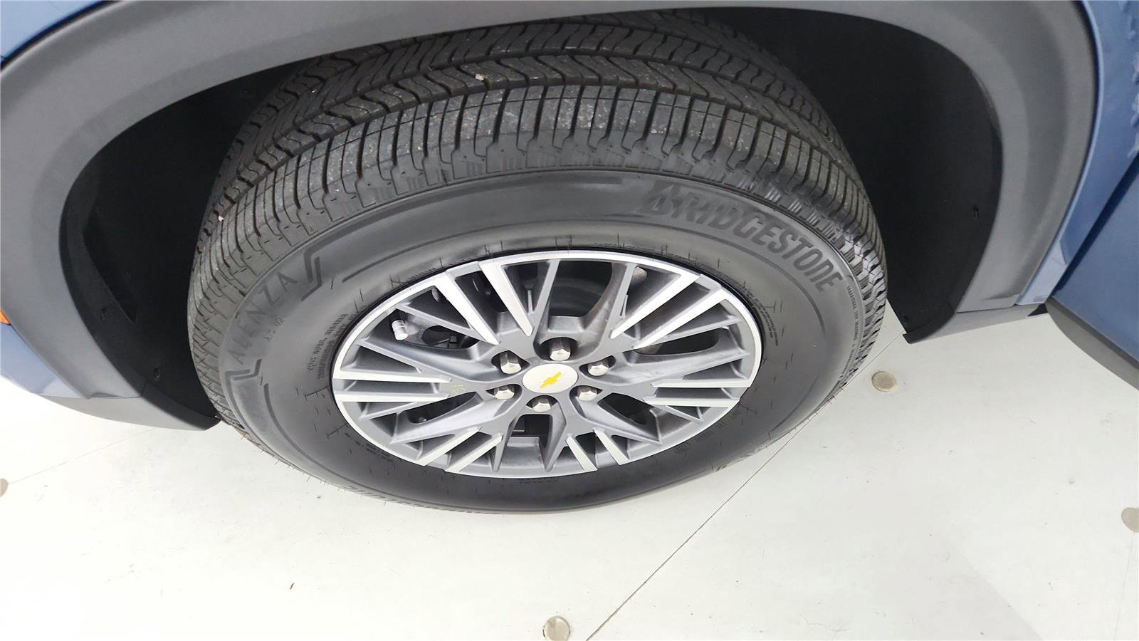 Used 2025 Chevrolet Traverse LT w/ Driver Confidence Package image 38