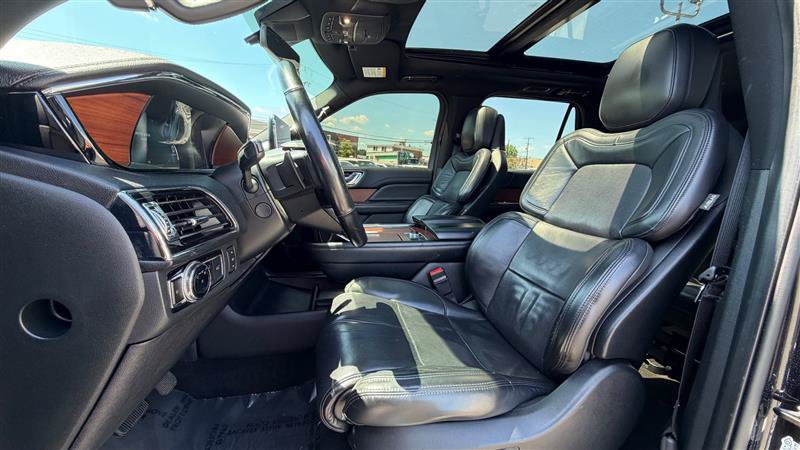 Used 2020 Lincoln Navigator Reserve AWD/4WD image 23