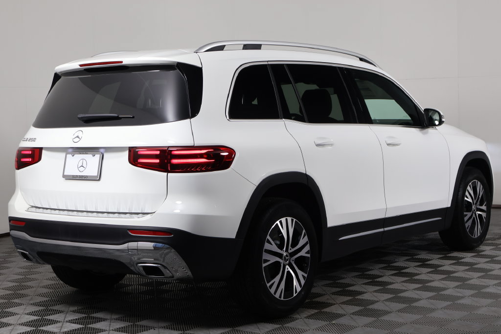 New 2026 Mercedes-Benz GLB 250 image 2