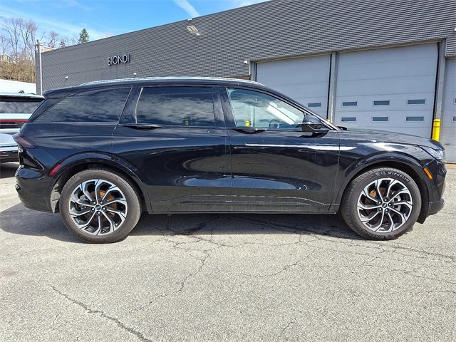 Certified 2025 Lincoln Nautilus Reserve image 7