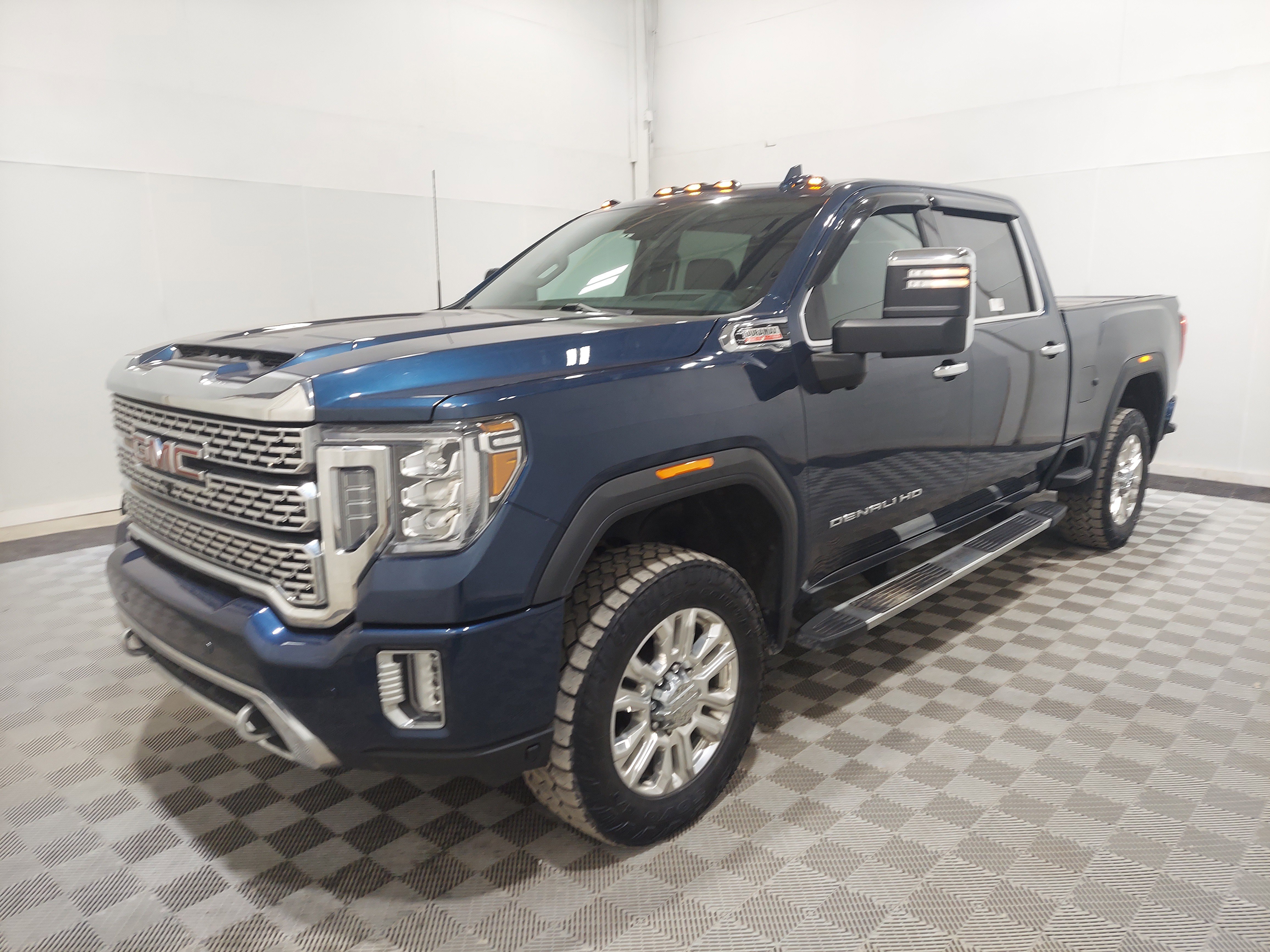 Used 2023 GMC Sierra 2500 Denali w/ Denali Ultimate Package AWD/4WD image 1