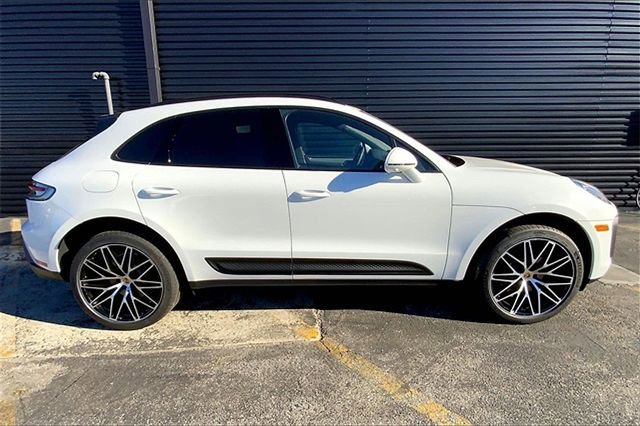 Certified 2026 Porsche Macan AWD/4WD image 11