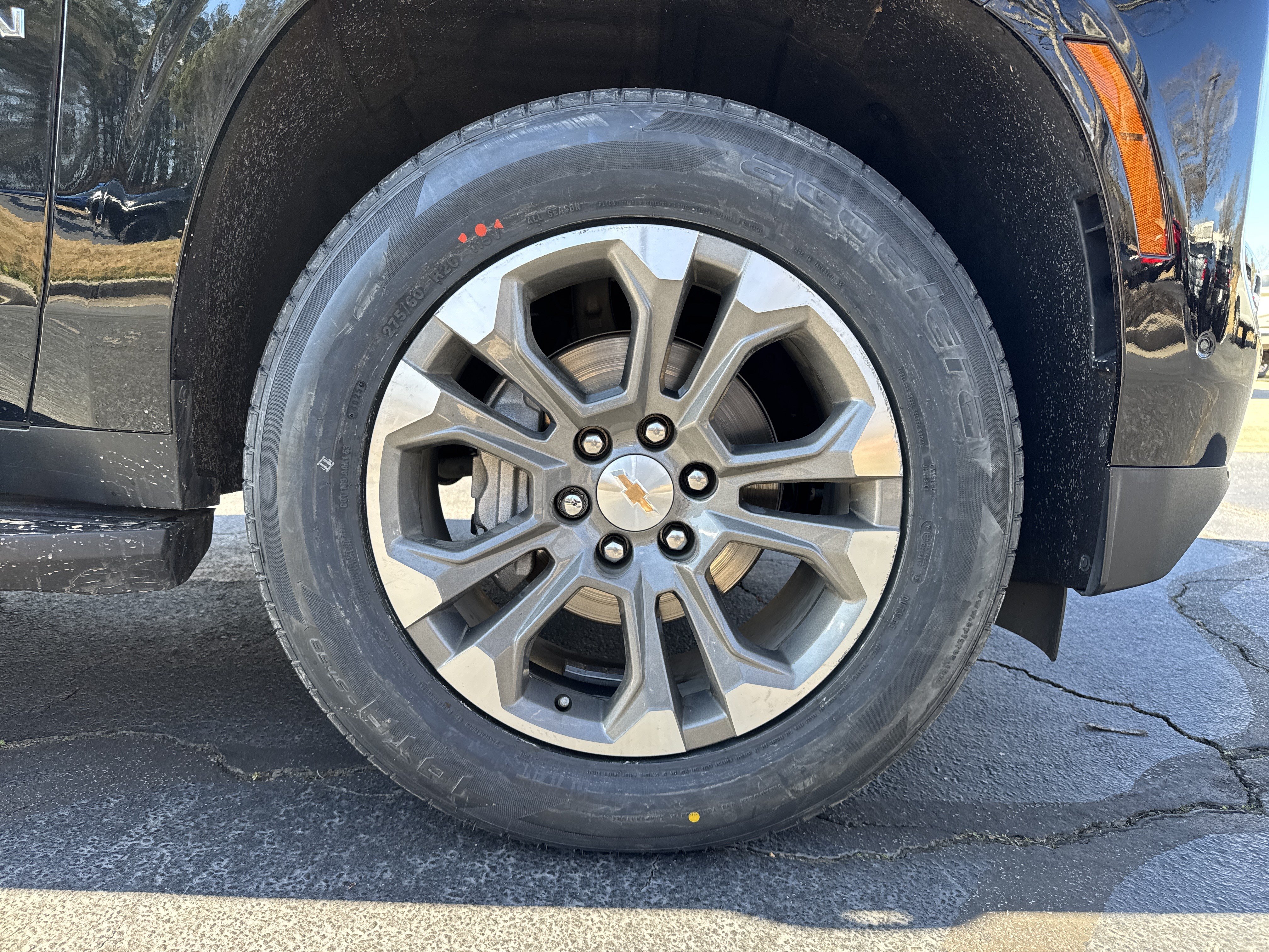 Used 2025 Chevrolet Suburban LT w/ Comfort Package RWD image 14