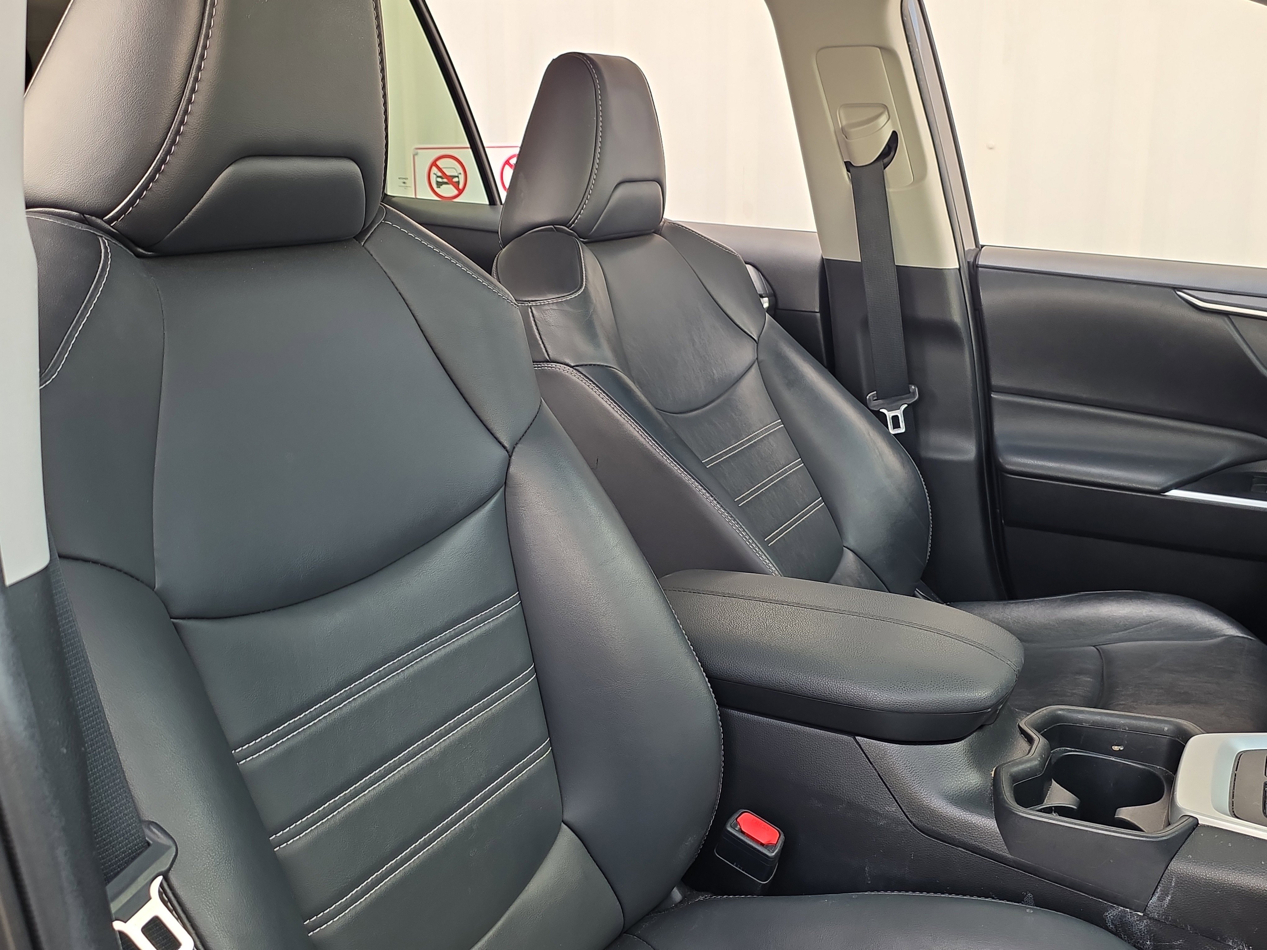 Used 2020 Toyota RAV4 XLE Premium image 36