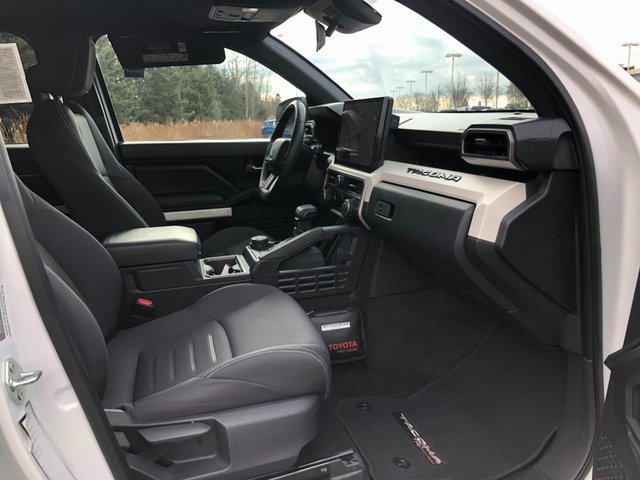 Used 2024 Toyota Tacoma TRD Off-Road image 16