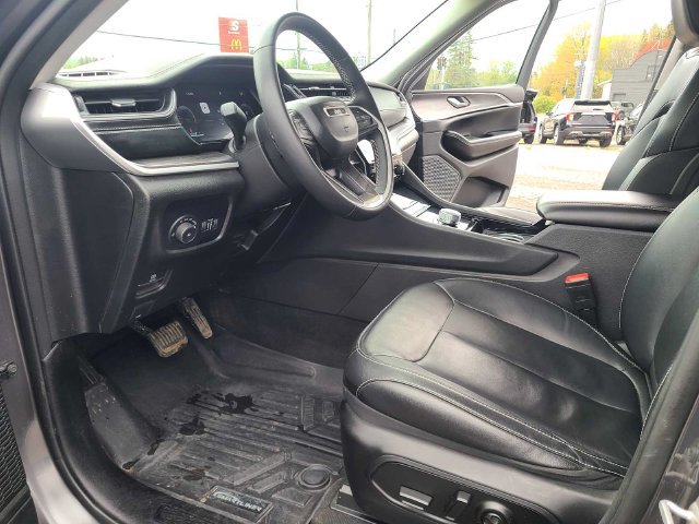 Used 2023 Jeep Grand Cherokee L Limited AWD/4WD image 13