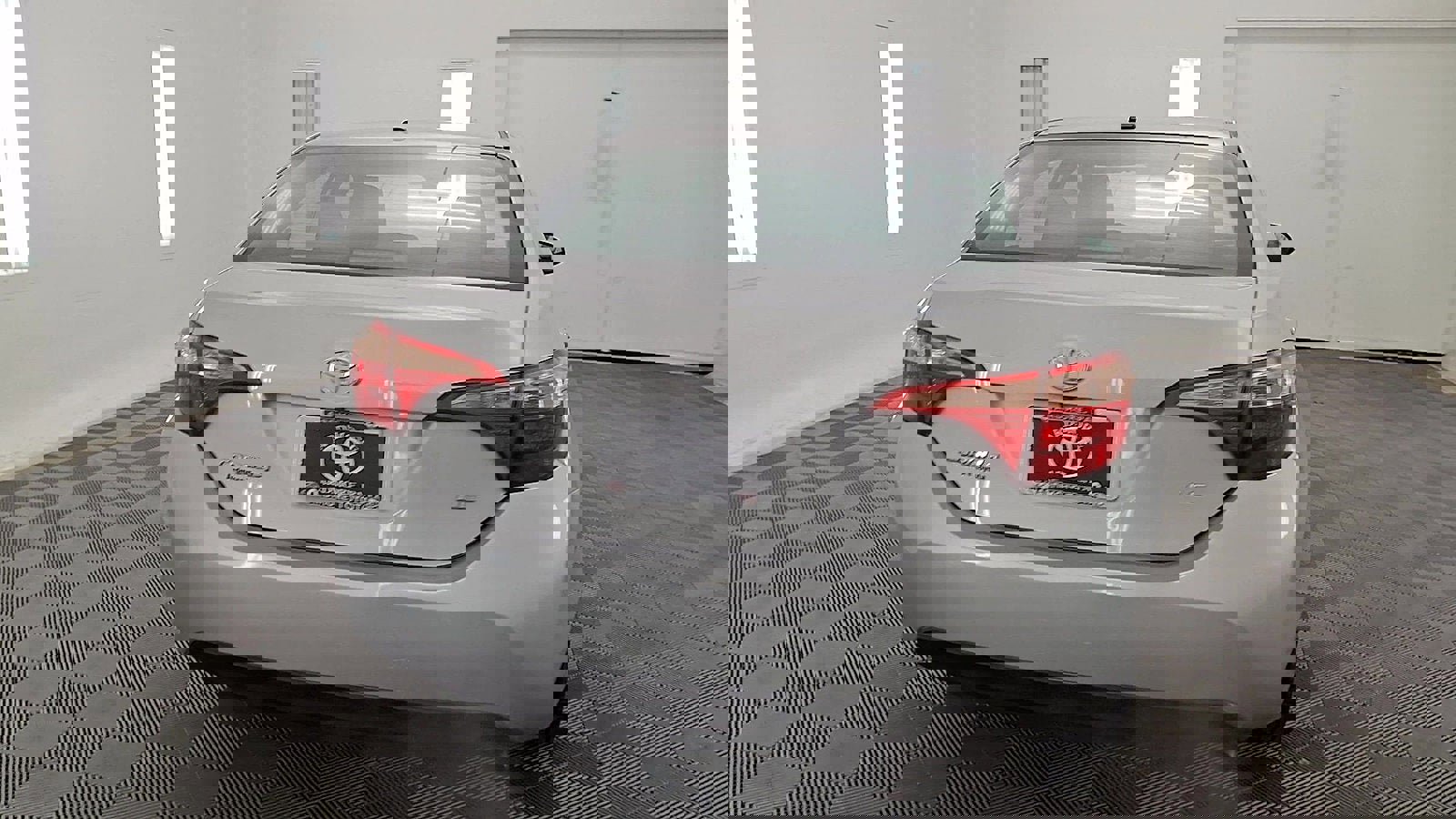 Used 2017 Toyota Corolla LE image 3