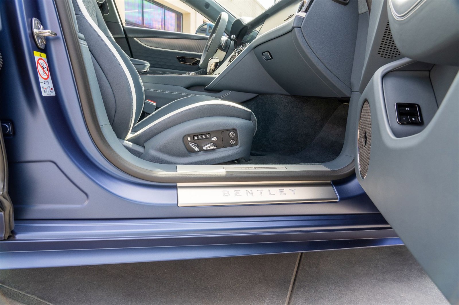 Used 2025 Bentley Flying Spur Plug-In Hybrid image 20