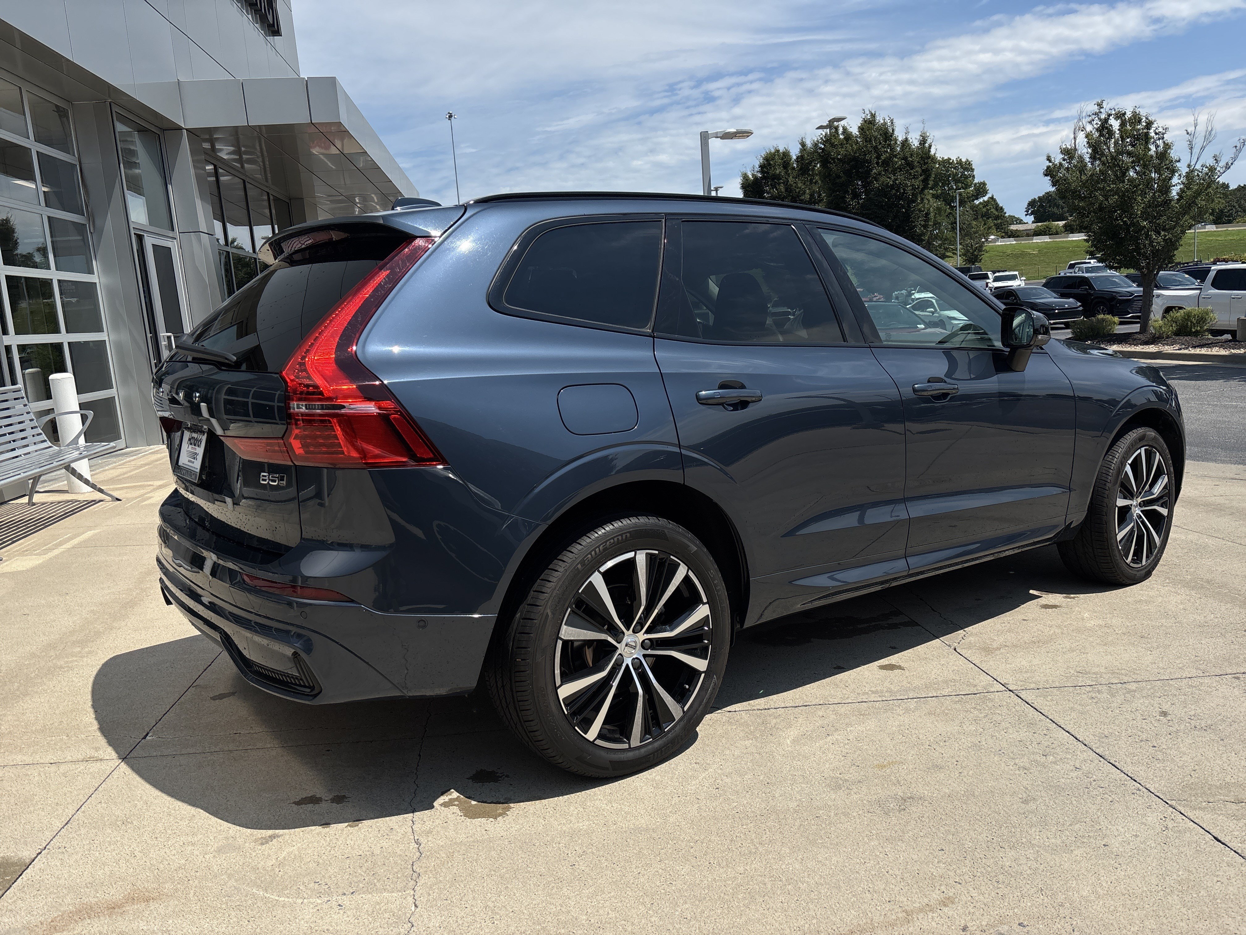 Used 2024 Volvo XC60 B5 Plus AWD/4WD image 6