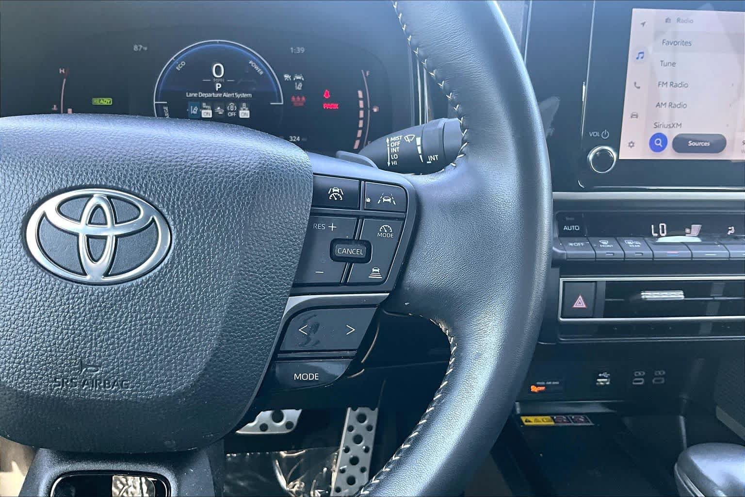 Used 2025 Toyota Camry SE FWD image 24