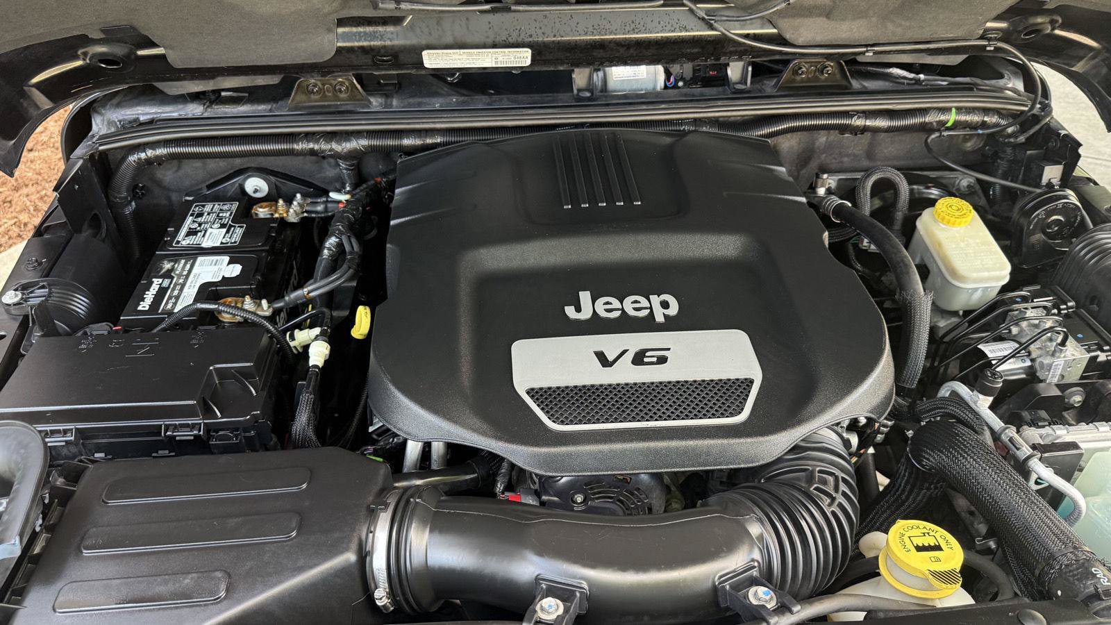Used 2014 Jeep Wrangler Sahara w/ Connectivity Group AWD/4WD image 11