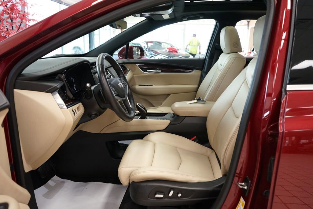Used 2017 Cadillac XT5 Luxury w/ Driver Awareness Package AWD/4WD image 27