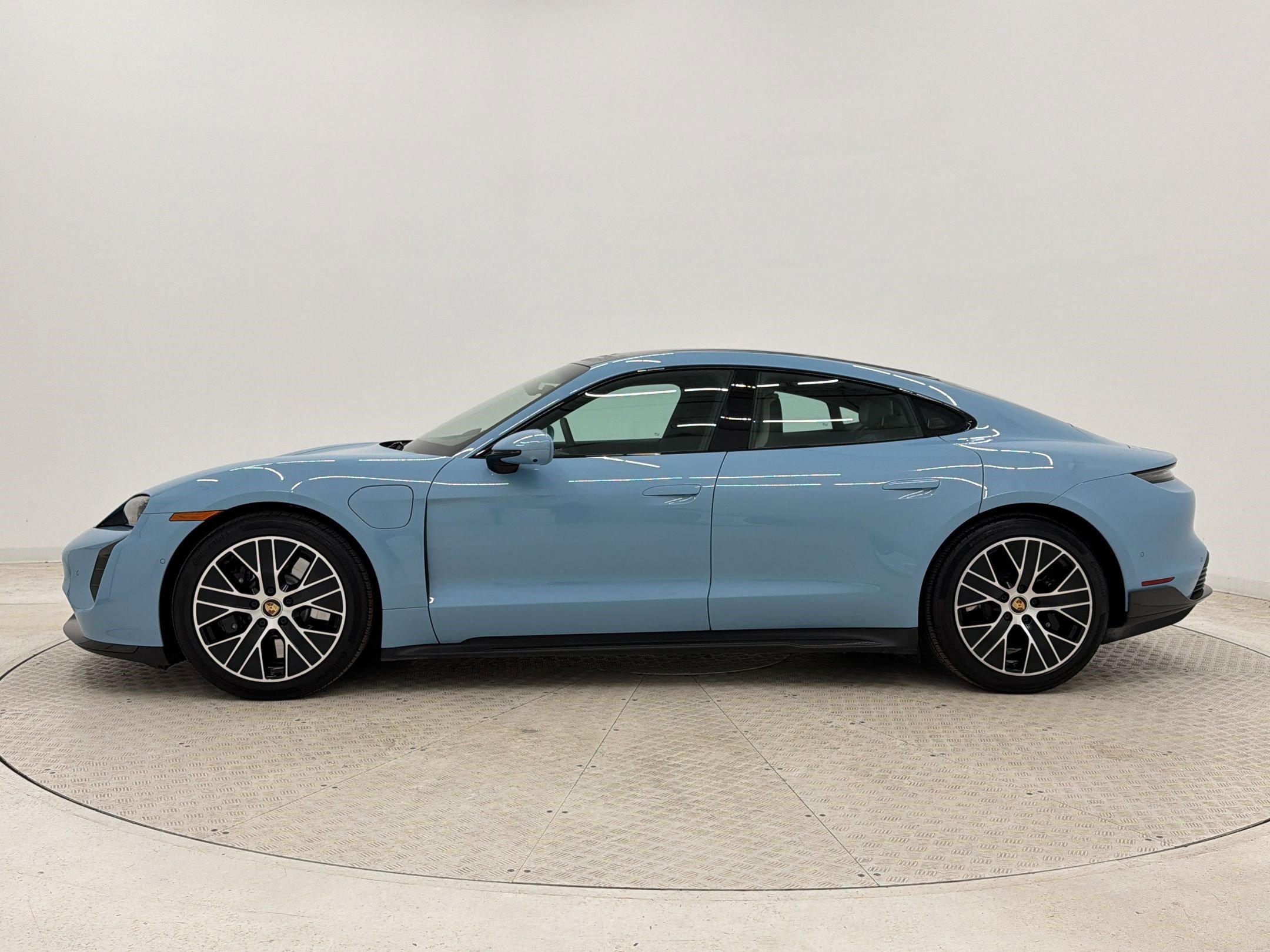Used 2023 Porsche Taycan GTS AWD/4WD image 2