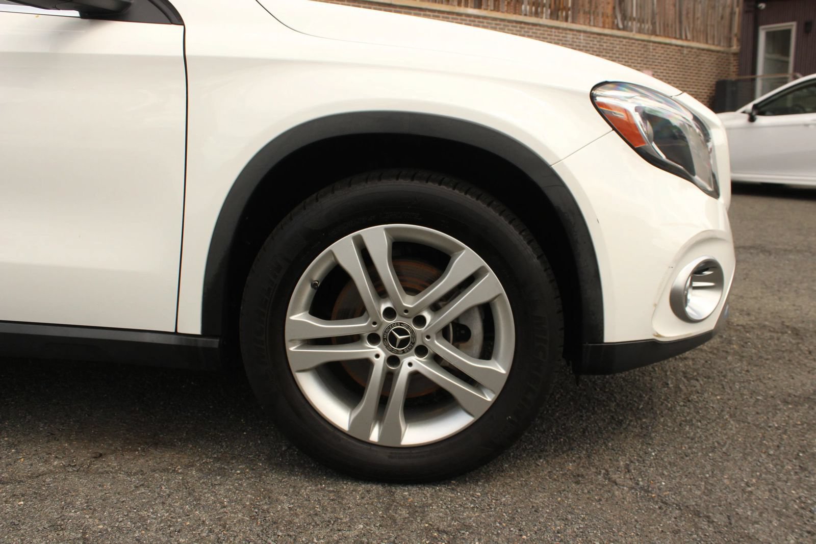 Used 2020 Mercedes-Benz GLA 250 4MATIC w/ Premium Package image 4