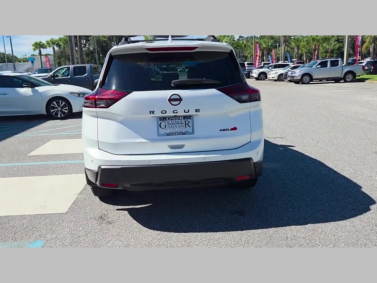 Used 2025 Nissan Rogue SV AWD/4WD image 31