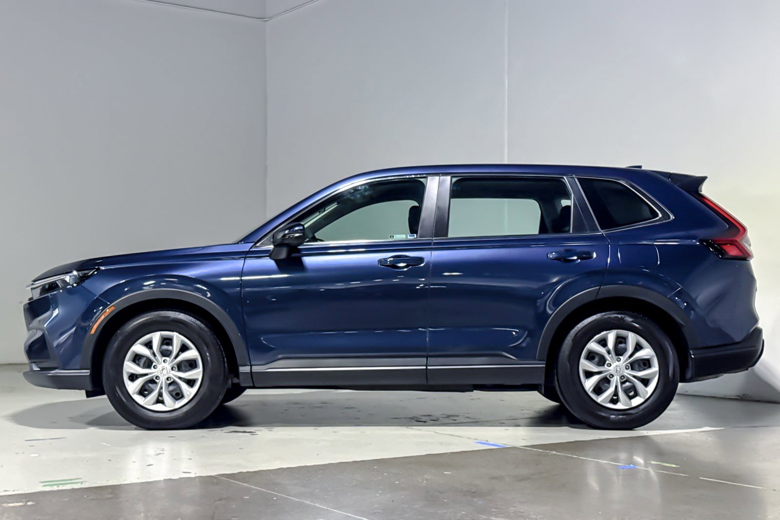 Used 2024 Honda CR-V LX image 2