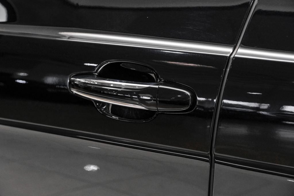 Used 2023 Bentley Bentayga Extended Wheelbase AWD/4WD image 41