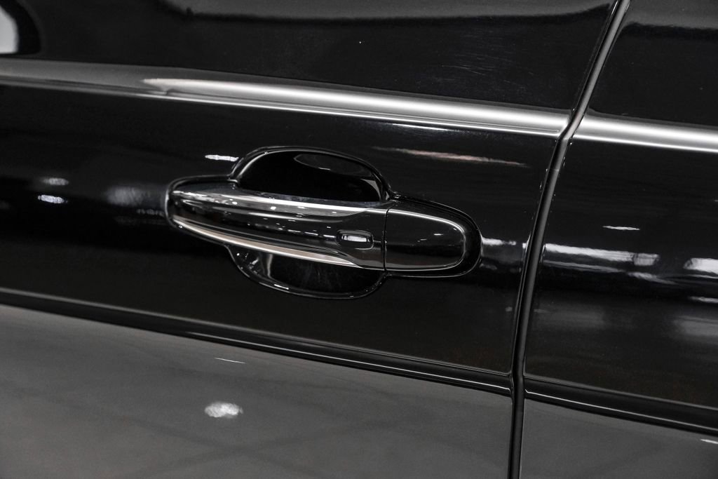Used 2023 Bentley Bentayga Extended Wheelbase AWD/4WD image 41