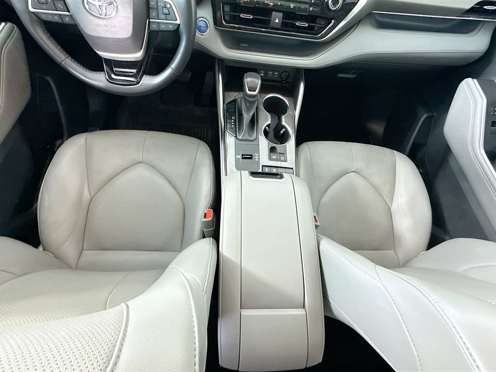 Used 2022 Toyota Highlander Limited FWD image 16