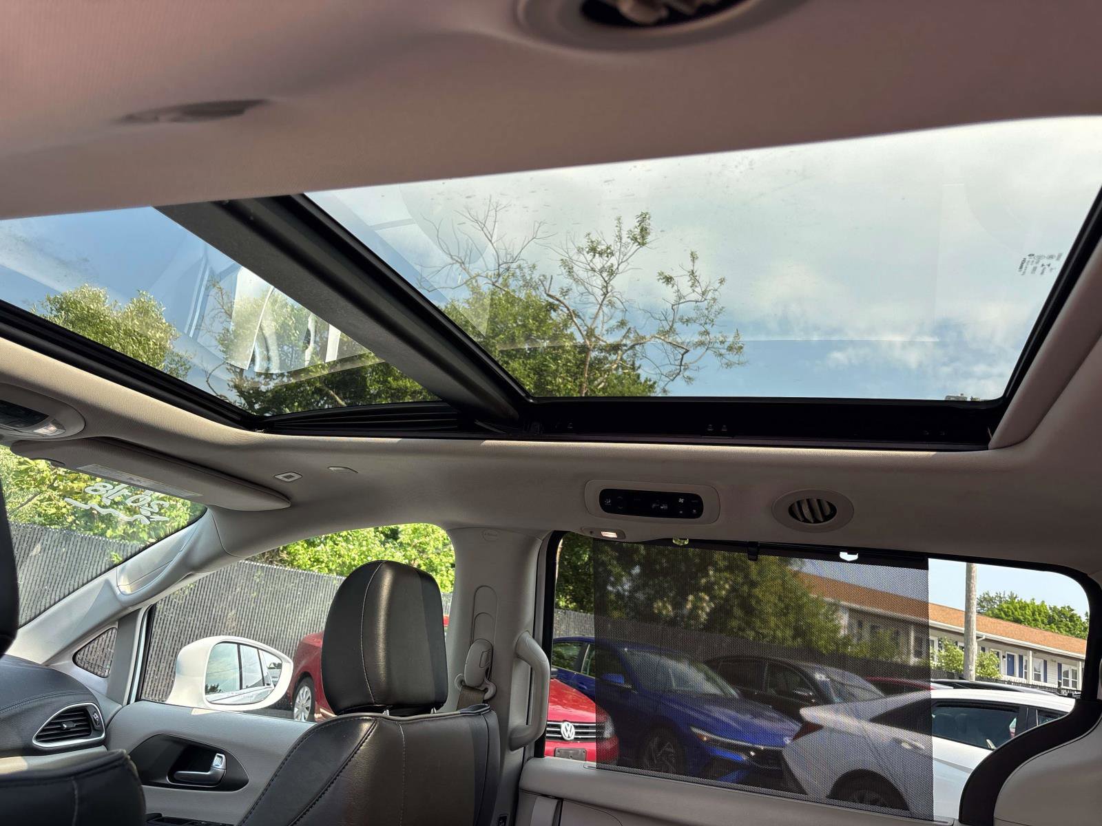 Used 2018 Chrysler Pacifica Limited image 12