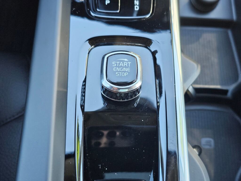 Used 2024 Volvo XC60 T8 Plus w/ Protection Package Premier image 38