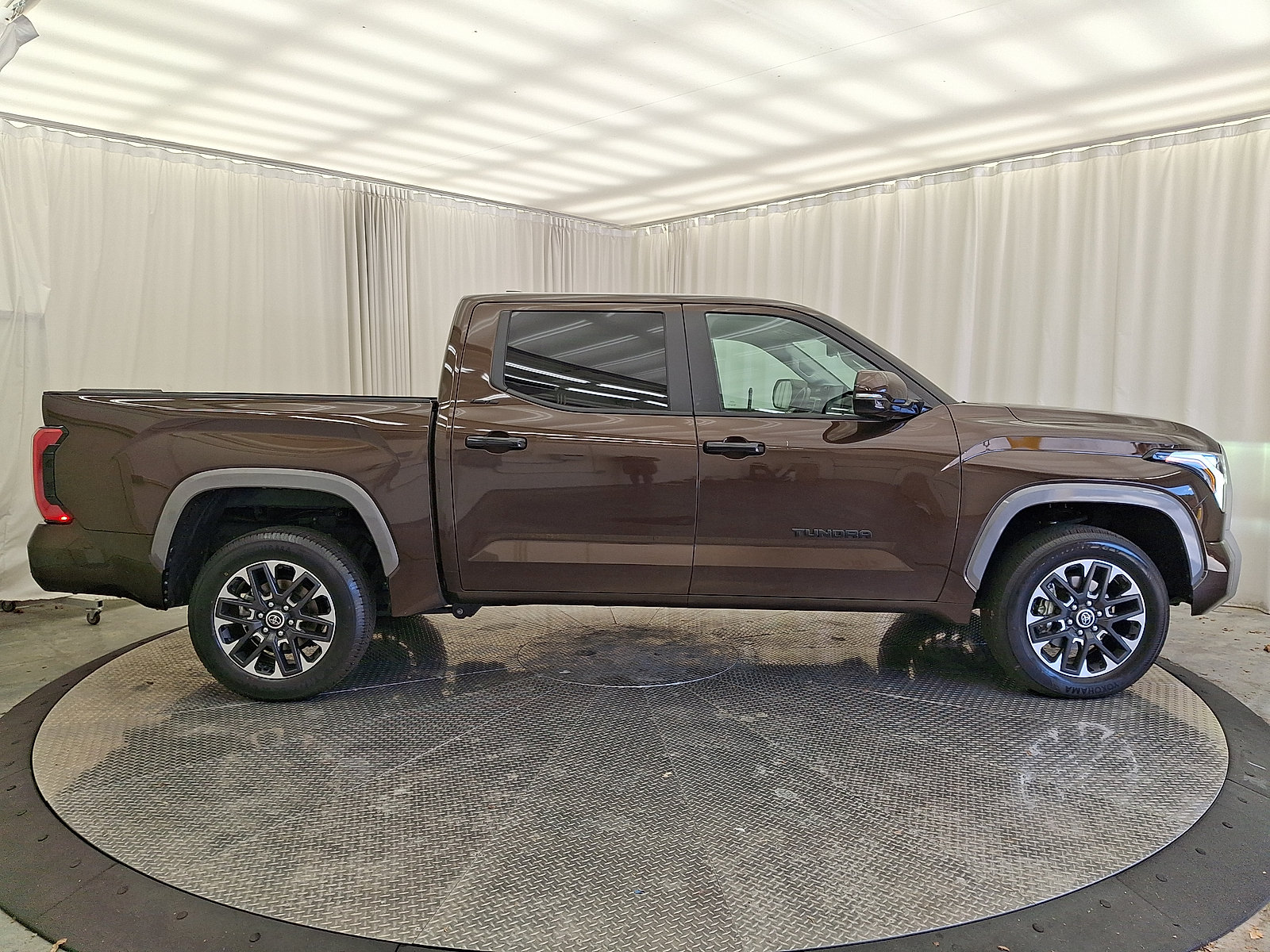 Used 2024 Toyota Tundra Limited AWD/4WD image 21