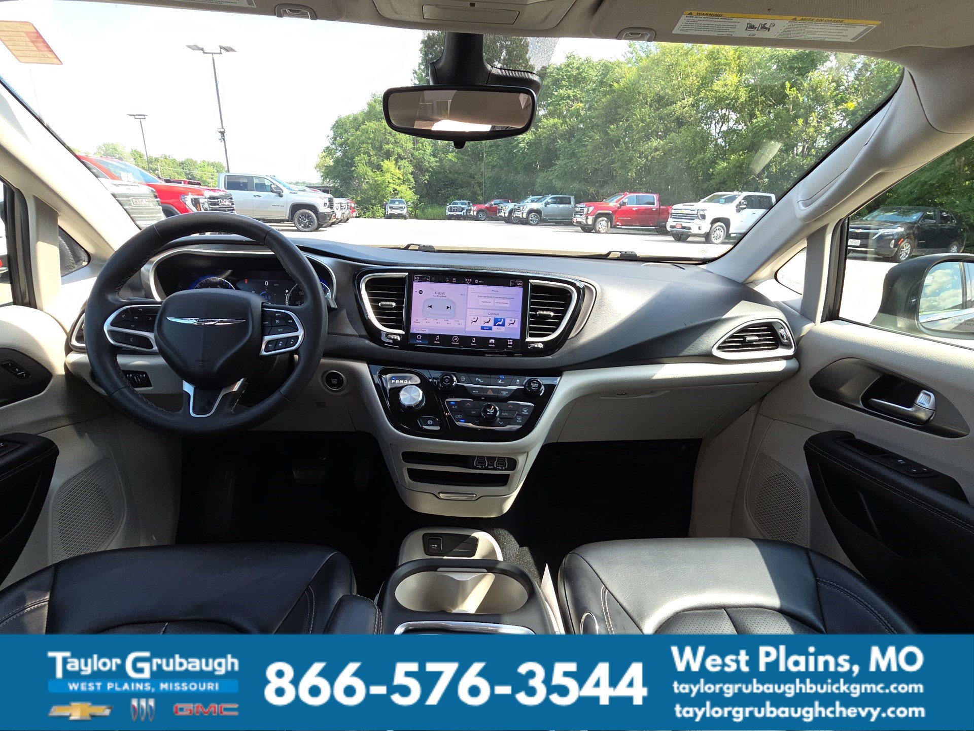 Used 2023 Chrysler Pacifica Touring-L FWD image 28