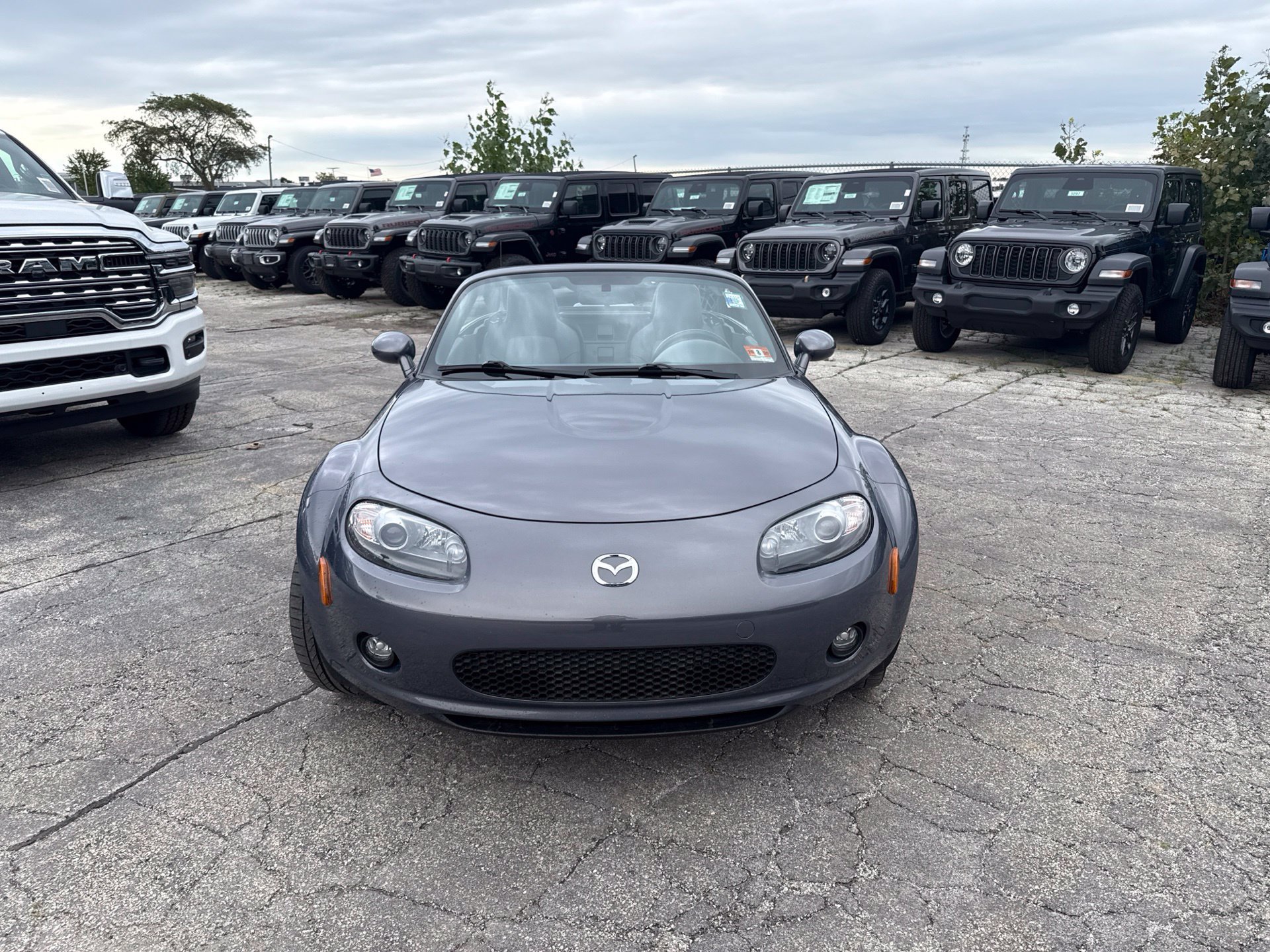 Used 2006 MAZDA MX-5 Miata Grand Touring RWD image 2