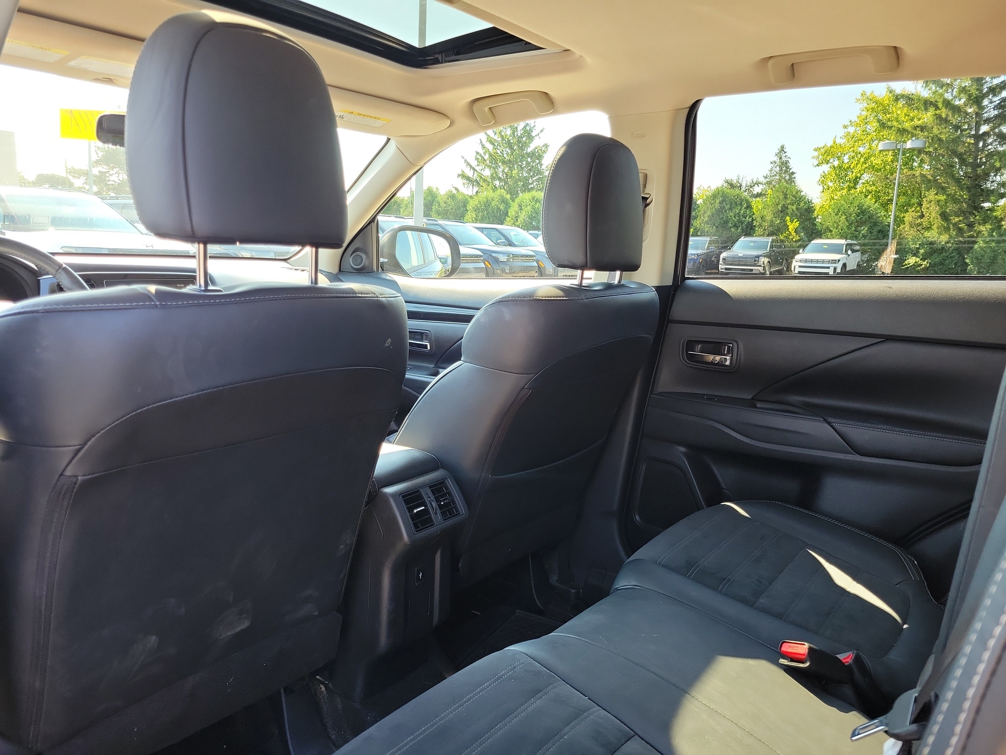 Used 2019 Mitsubishi Outlander LE AWD/4WD image 14