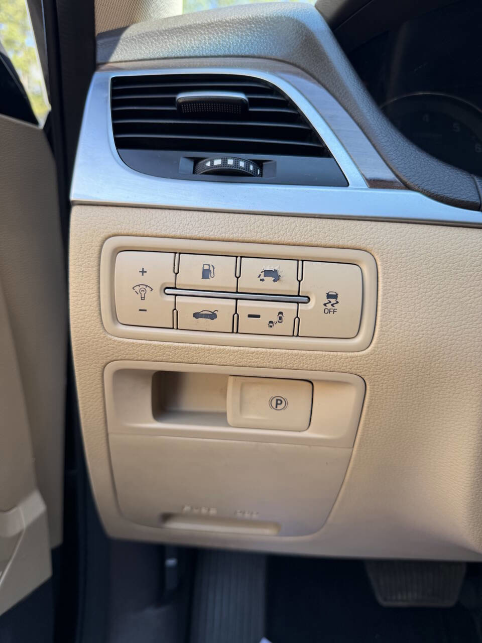 Used 2017 Genesis G80 3.8 image 16