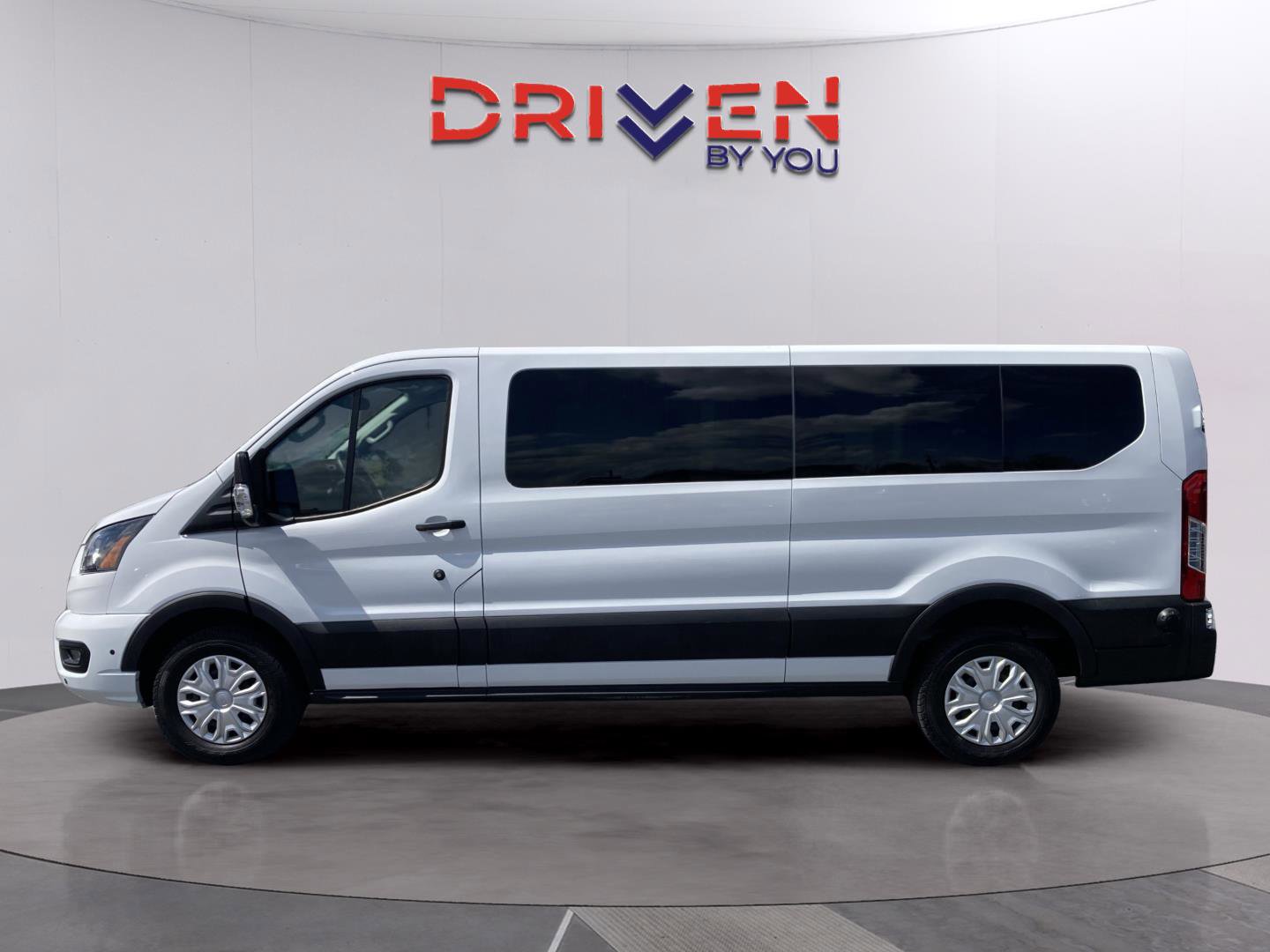 Used 2024 Ford Transit 350 XLT image 3