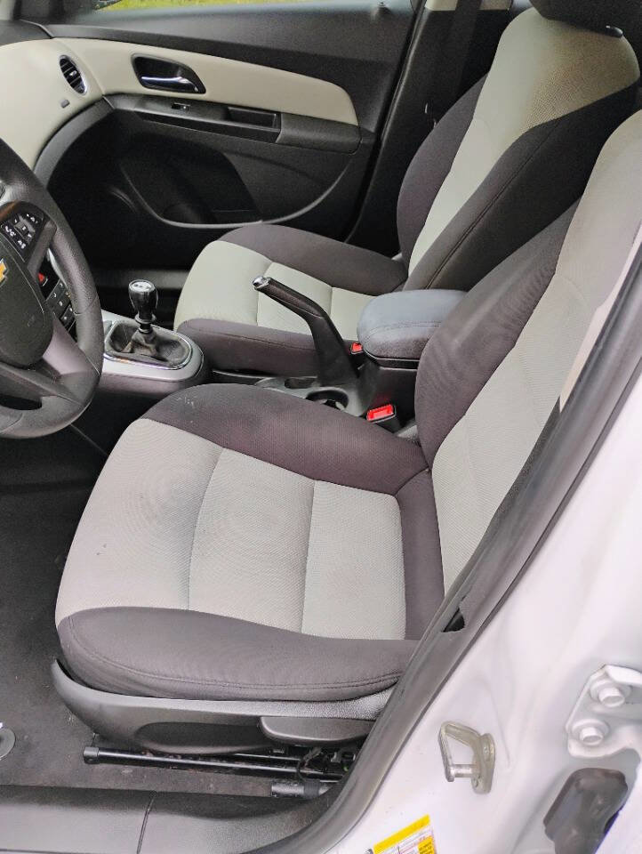 Used 2014 Chevrolet Cruze LS image 8