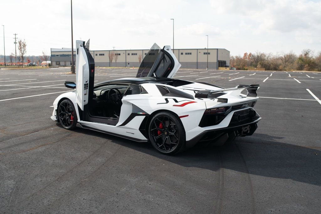Used 2021 Lamborghini Aventador SVJ image 27