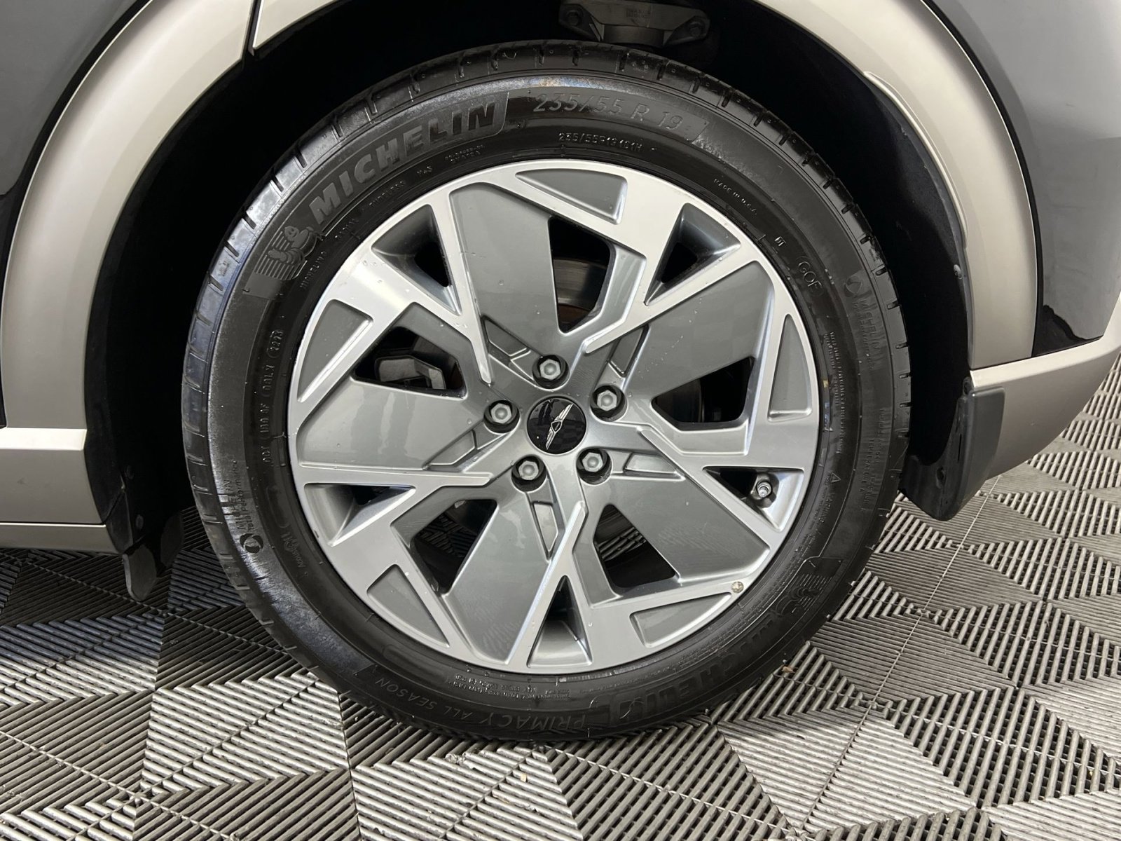 Used 2024 Genesis GV60 RWD image 12