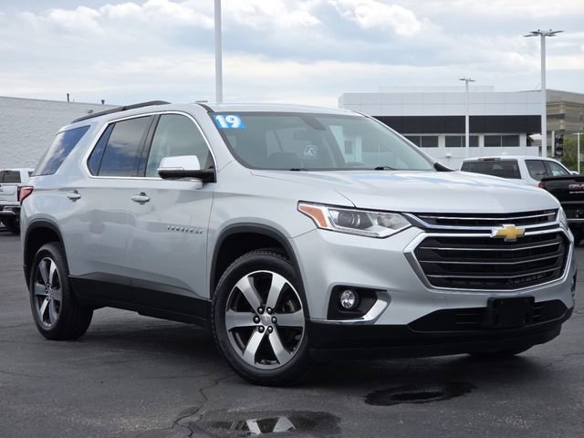 Used 2019 Chevrolet Traverse LT w/ LT Premium Package AWD/4WD image 2