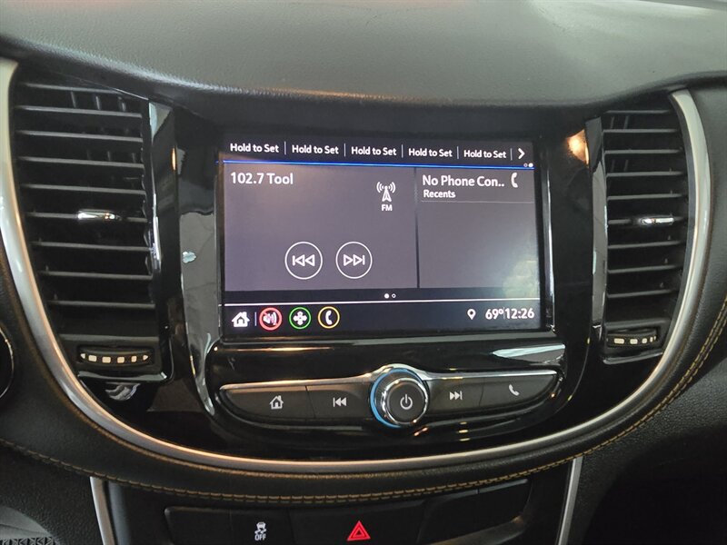Used 2020 Chevrolet Trax LT w/ LT Convenience Package FWD image 23