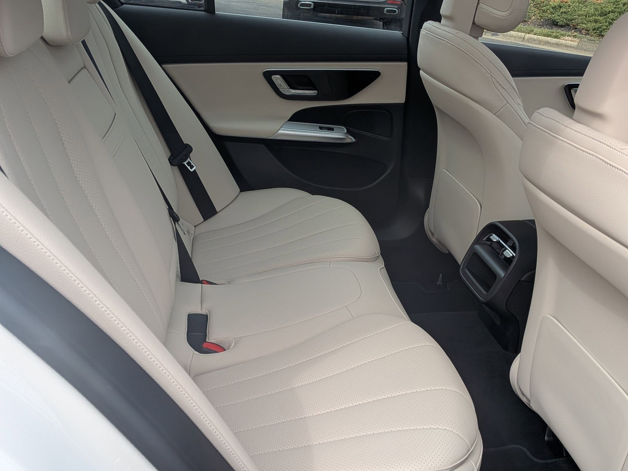 Used 2025 Mercedes-Benz E 450 4MATIC Sedan image 35