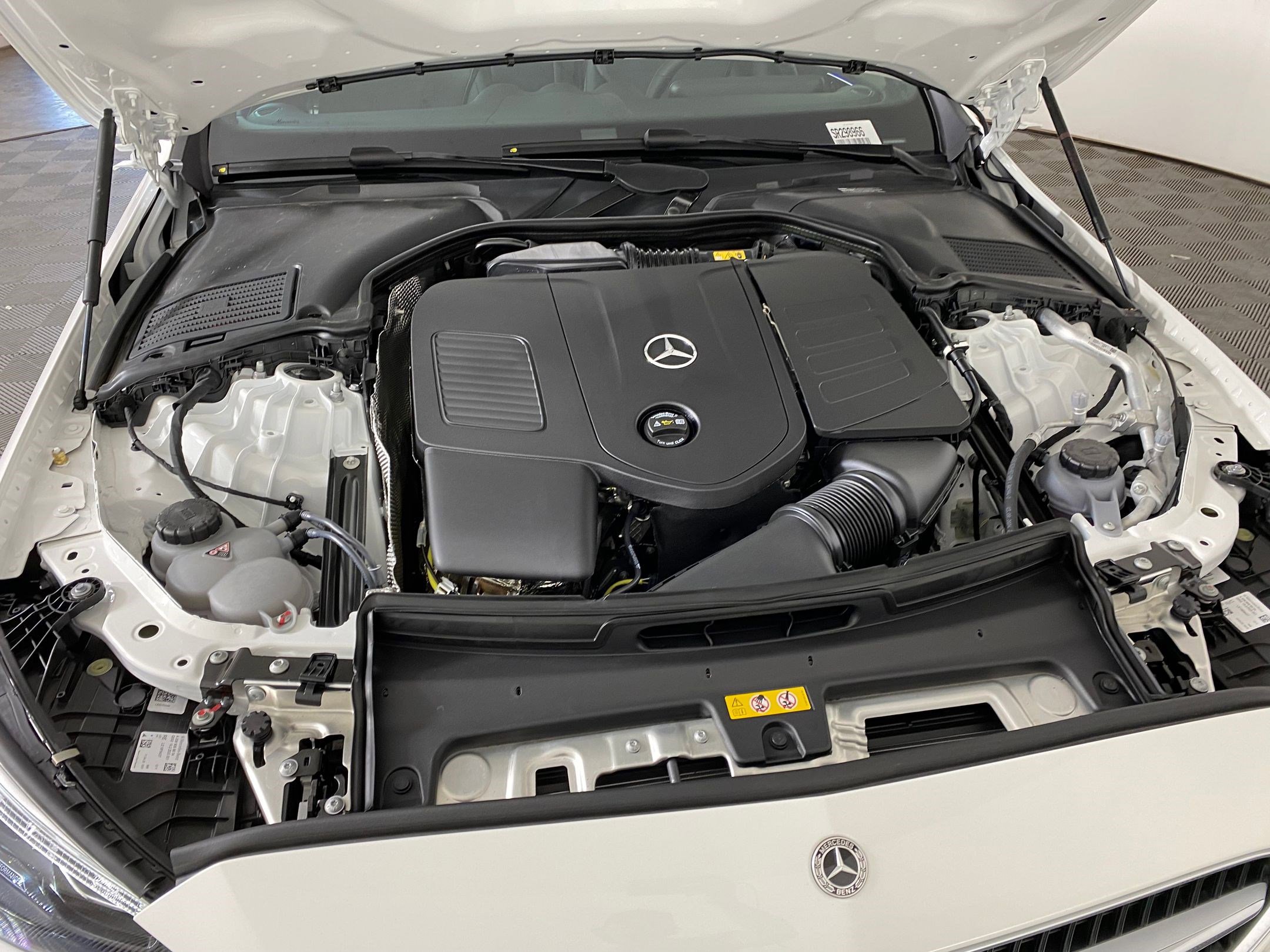 Used 2025 Mercedes-Benz C 300 4MATIC Sedan image 31